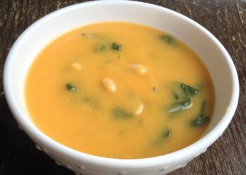 Sopa de espinafres com feijão