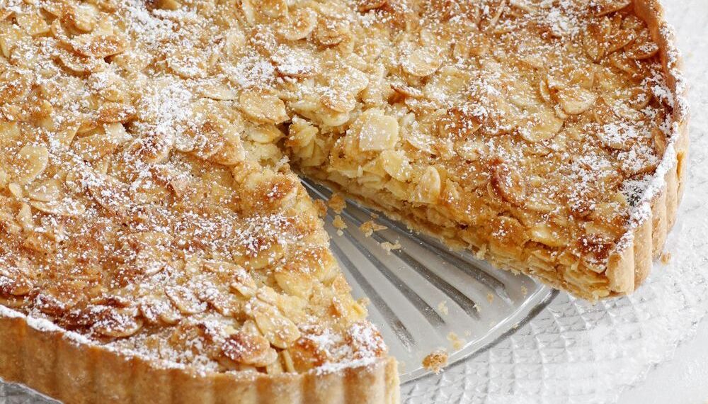 Tarte de amêndoa com massa folhada