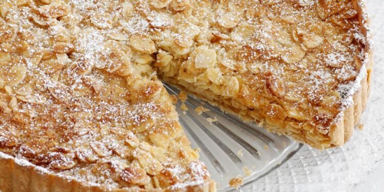 Tarte de amêndoa com massa folhada