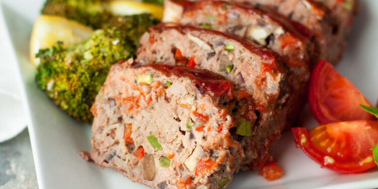 Carne assada recheada com legumes