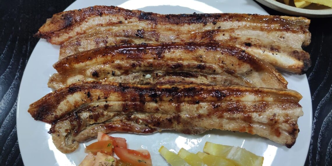 Entremeada grelhada com molho de coentros