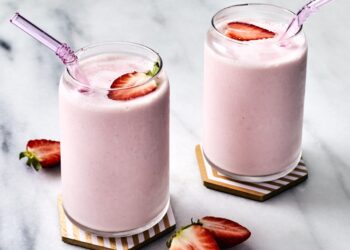Batido de morango fácil e rápido