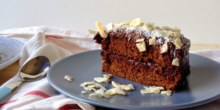 Bolo de chocolate com cobertura de ganache
