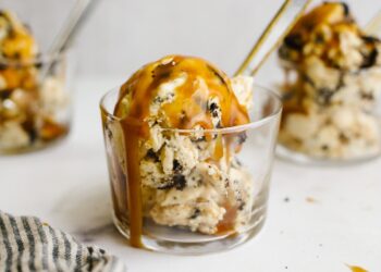 Gelado de bolacha e amendoim