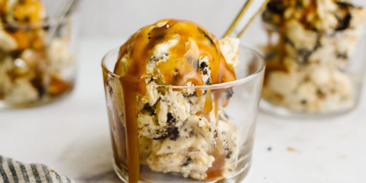 Gelado de bolacha e amendoim