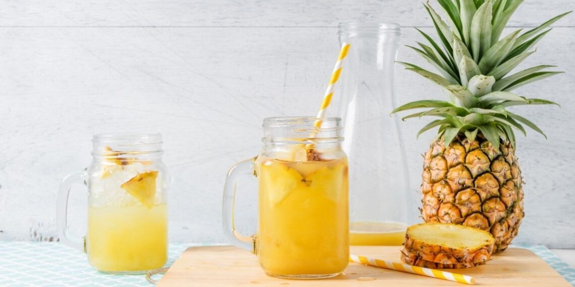 Sumo de laranja com abacaxi