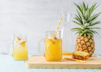 Sumo de laranja com abacaxi