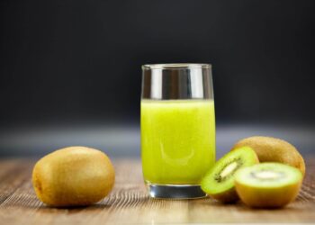 Sumo de laranja e kiwi