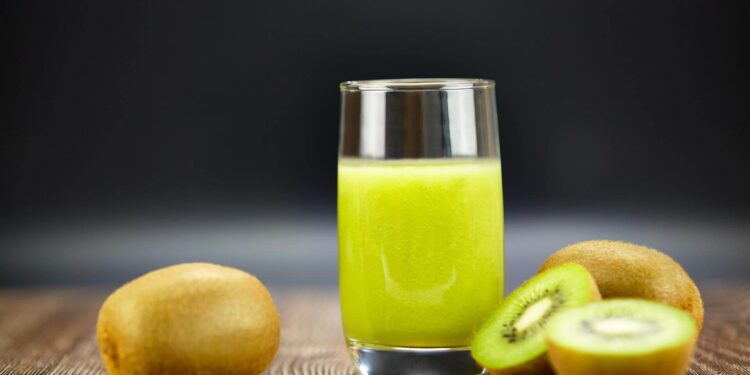 Sumo de laranja e kiwi