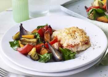 Filetes de pescada no forno com legumes
