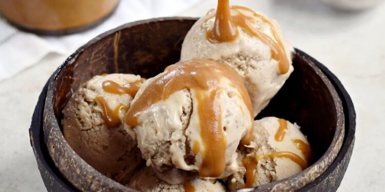 Gelado de manteiga de amendoim