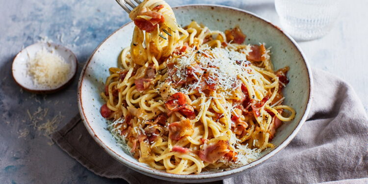 Esparguete à Carbonara simples e rápida