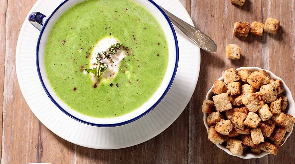 Sopa de espinafres à portuguesa