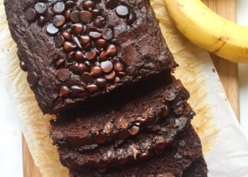 Bolo de banana e chocolate