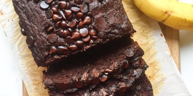 Bolo de banana e chocolate