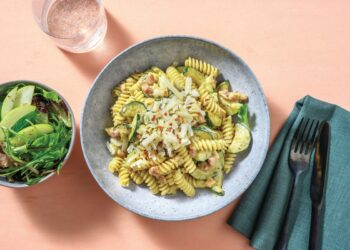 Massa com bacon e azeitonas