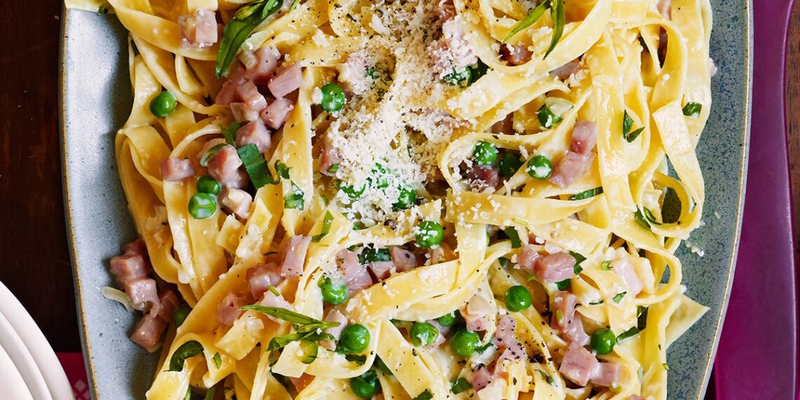 Massa com fiambre e ananás