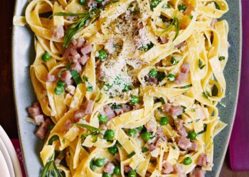 Massa com fiambre e ananás