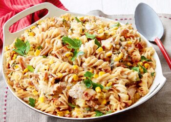 Massa com atum e milho