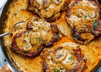 Costeletas de porco à portuguesa