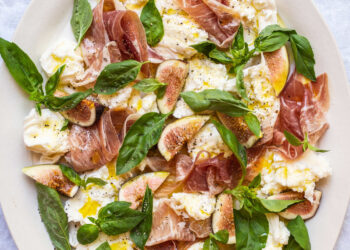 Salada de figo com queijo e hortelã