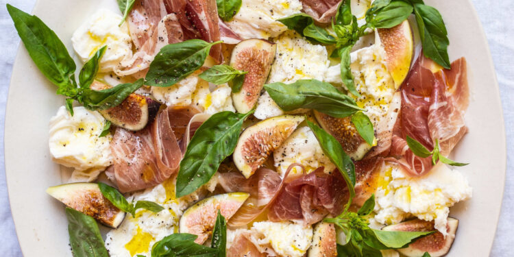 Salada de figo com queijo e hortelã