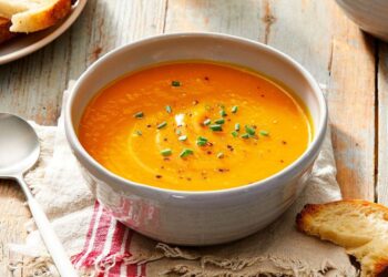 Sopa de abóbora com legumes à antiga