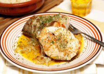 Pescada de cebolada no forno