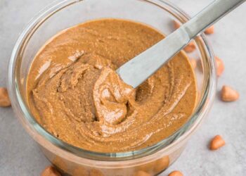 Manteiga de amendoim caseira