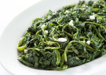 Espinafres salteados