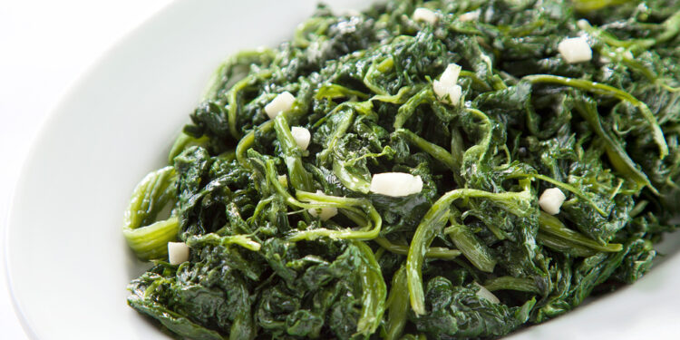 Espinafres salteados