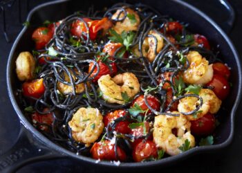 Massa preta com camarão