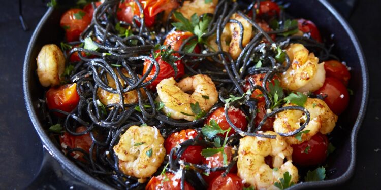 Massa preta com camarão