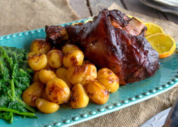 Pernil assado no forno à portuguesa