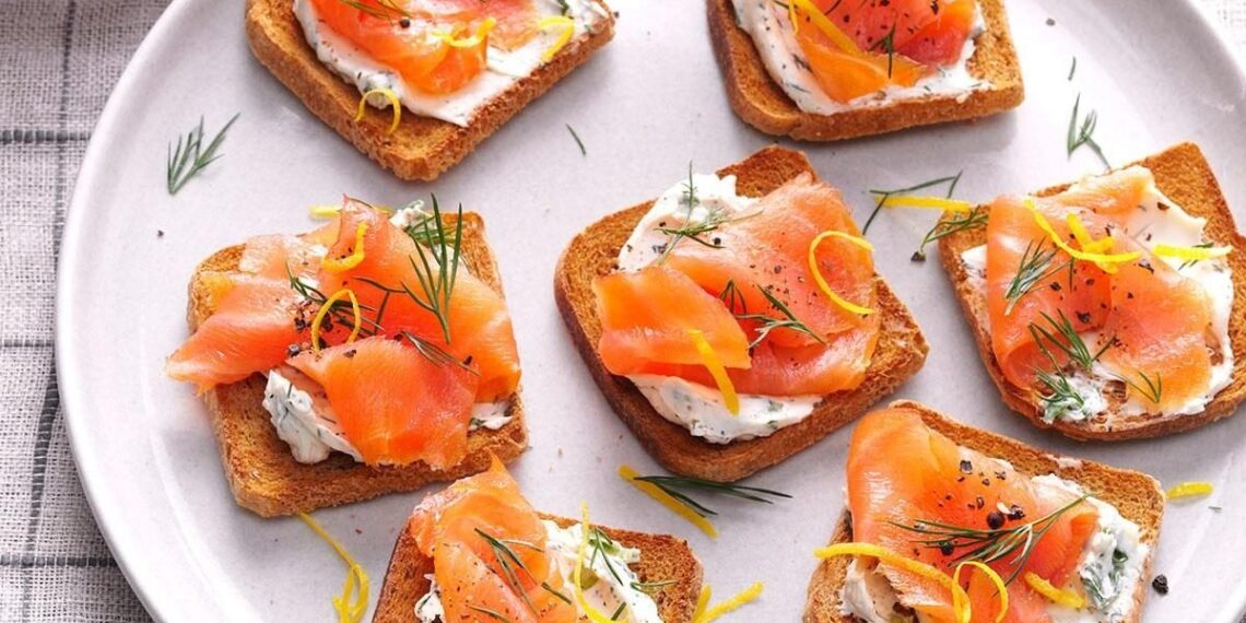 Tostinhas com salmão fumado