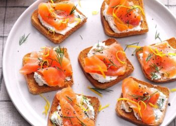 Tostinhas com salmão fumado