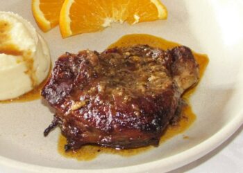 Bochechas de porco no forno à Alentejana