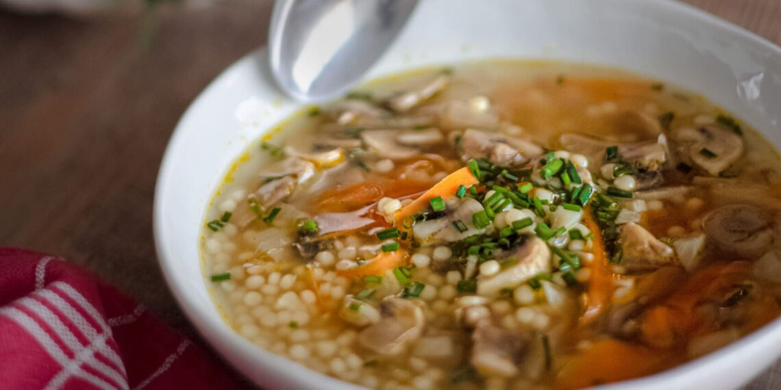 Canja de cogumelos