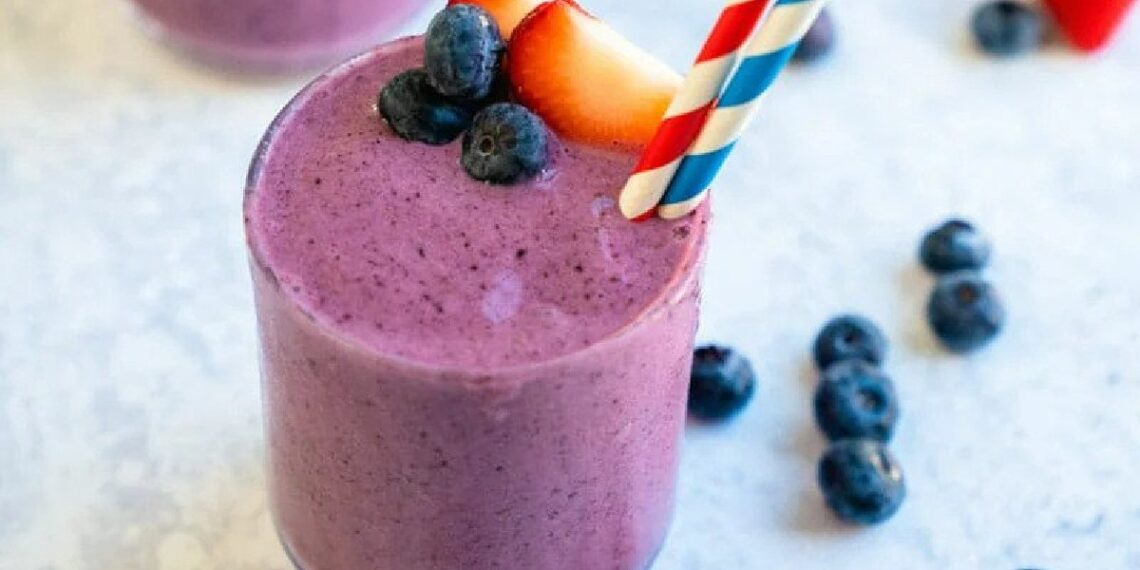 Smoothie de morango e mirtilo