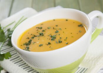 Creme de coentros à Alentejana