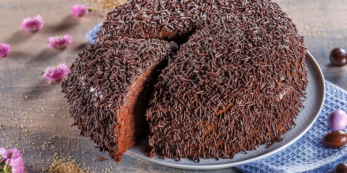 Bolo de brigadeiro fácil e rápido