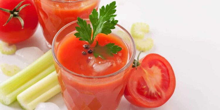 Sumo de tomate caseiro