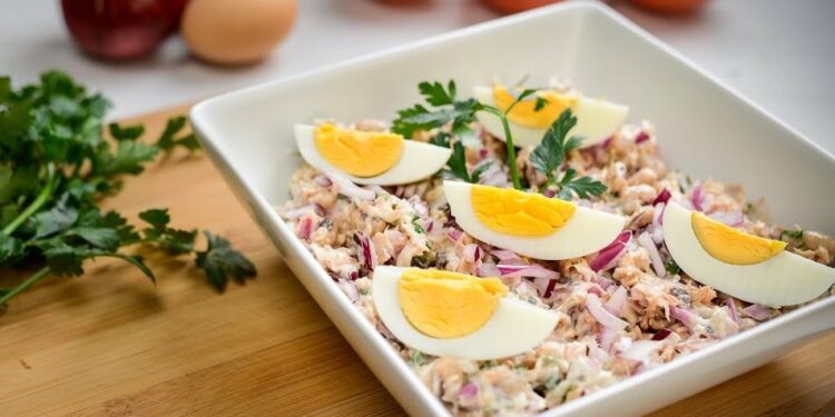 Salada de atum com feijão frade