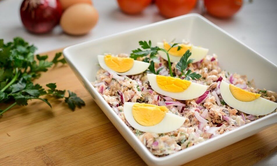 Salada de atum com feijão frade