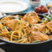 Frango com esparguete e molho de tomate