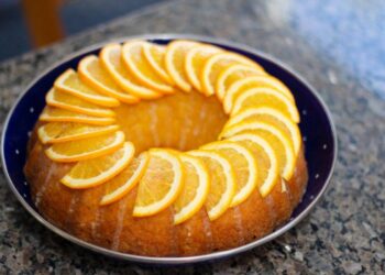Bolo de laranja com casca
