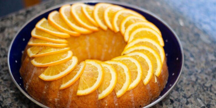 Bolo de laranja com casca