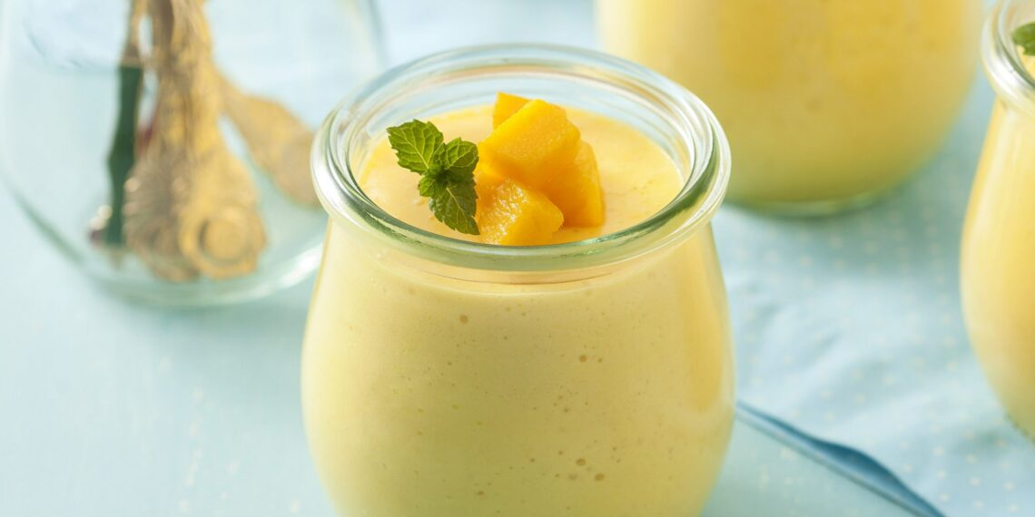 Mousse de manga com iogurte grego