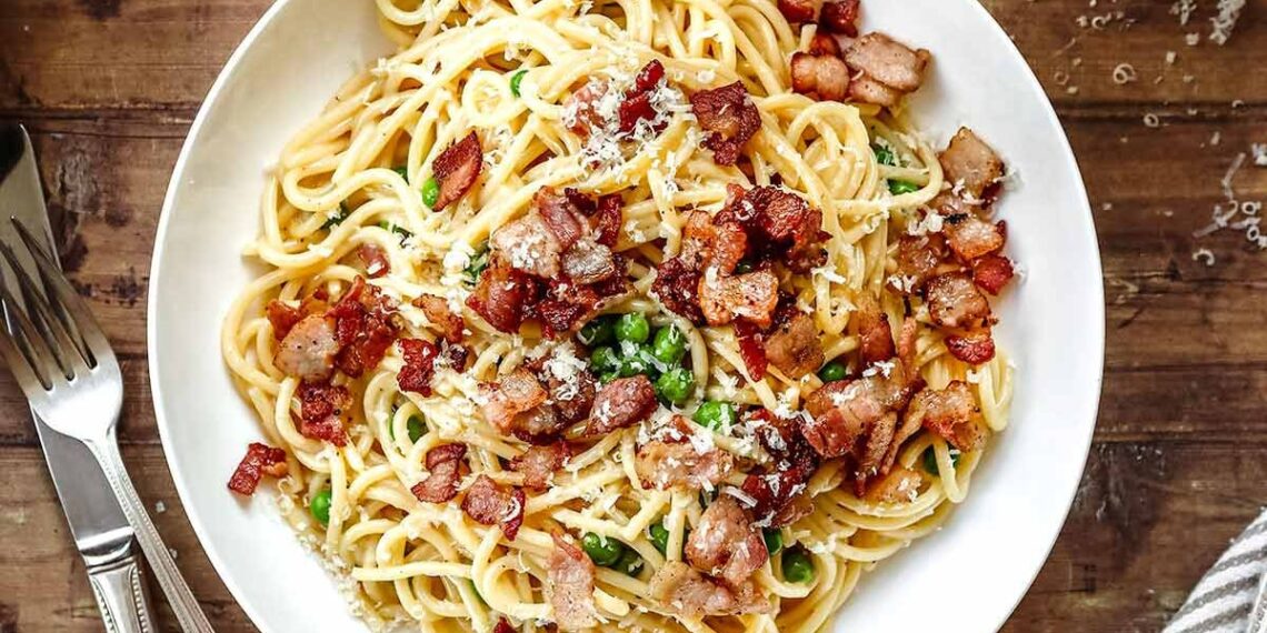 Massa com bacon e natas