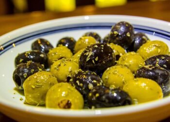 Azeitonas temperadas à moda do Alentejo